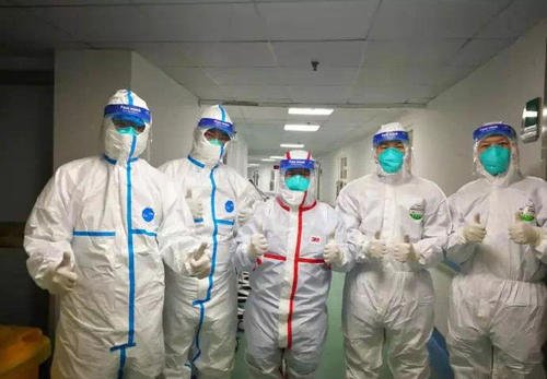 上海“五大天团”进驻公卫ICU，首例危重症患者顺利出院！